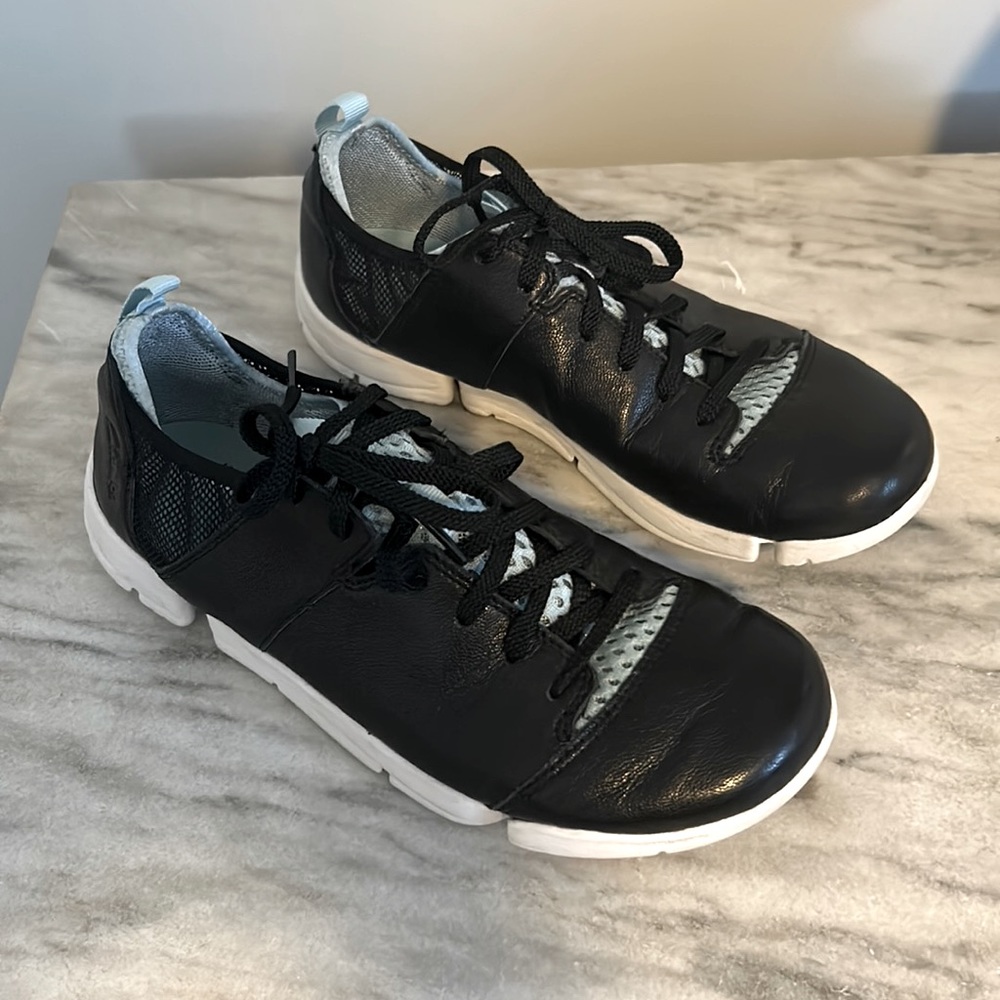 Clarks Active Trigenic womens shoe Black leather upper, super comfortable